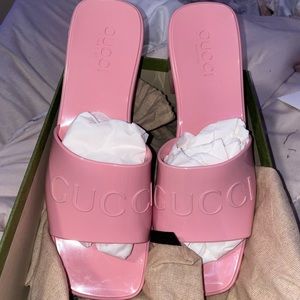 Pink Gucci summer sandal